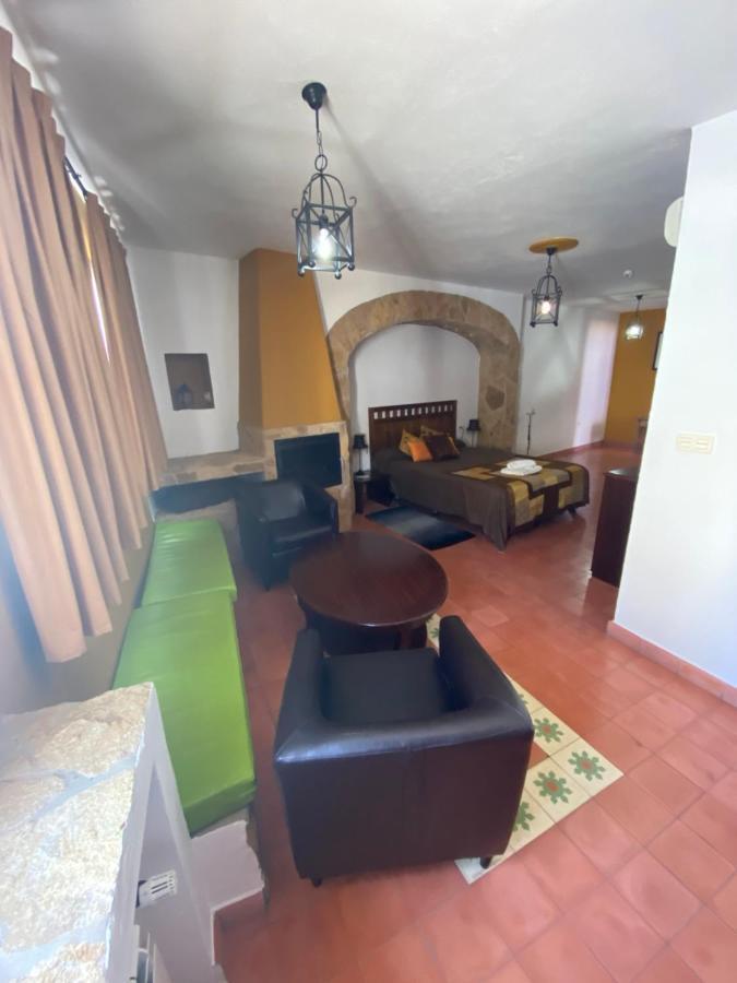 Hotel Rural La Posada de las Cigüeñas Jerez De Los Caballeros Exterior foto