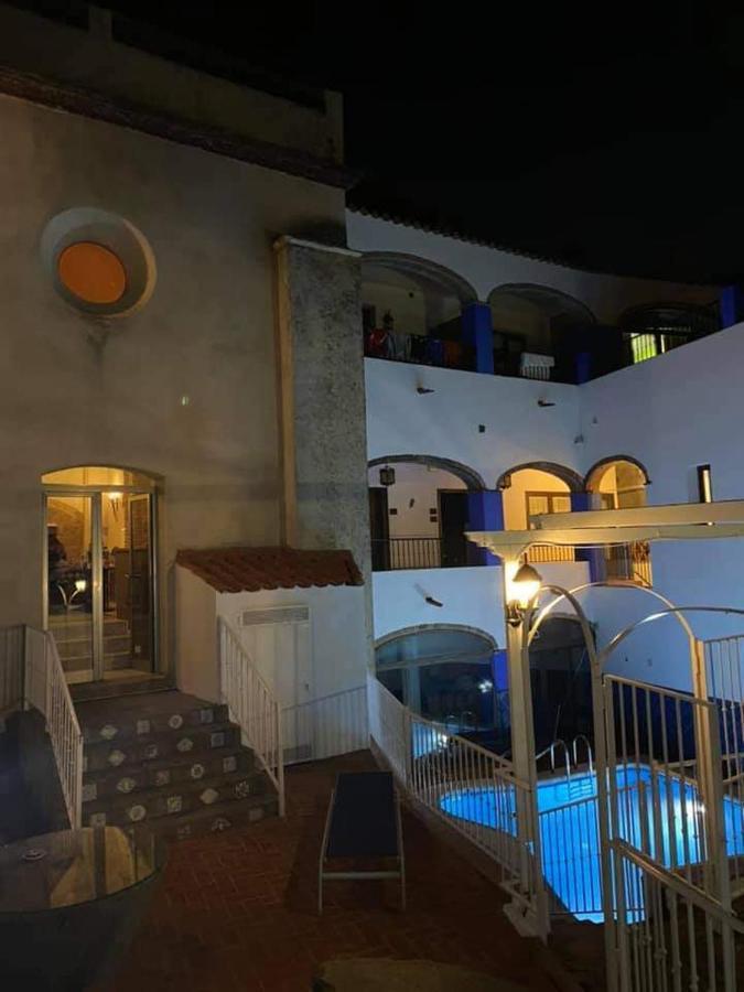 Hotel Rural La Posada de las Cigüeñas Jerez De Los Caballeros Exterior foto