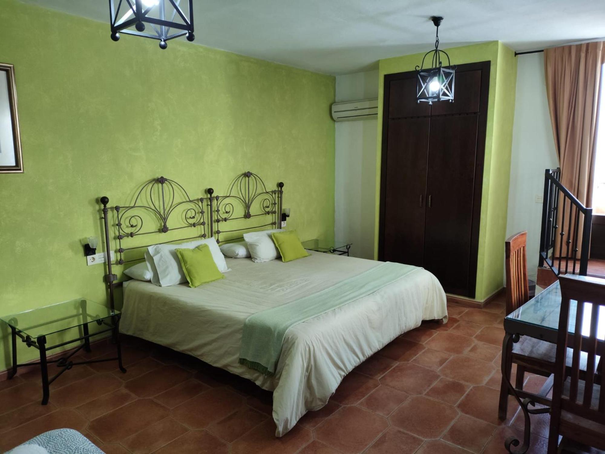 Hotel Rural La Posada de las Cigüeñas Jerez De Los Caballeros Exterior foto