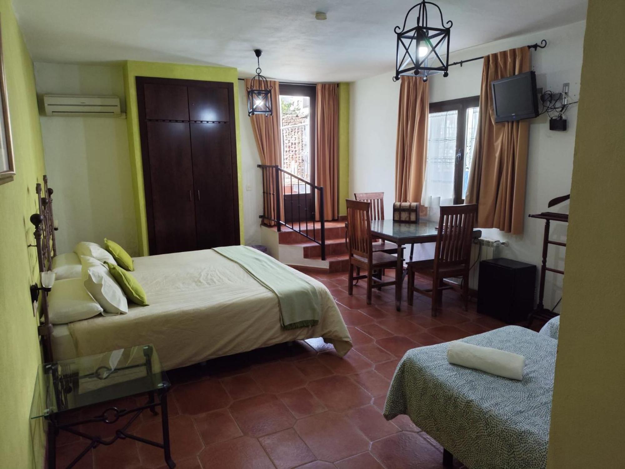 Hotel Rural La Posada de las Cigüeñas Jerez De Los Caballeros Exterior foto